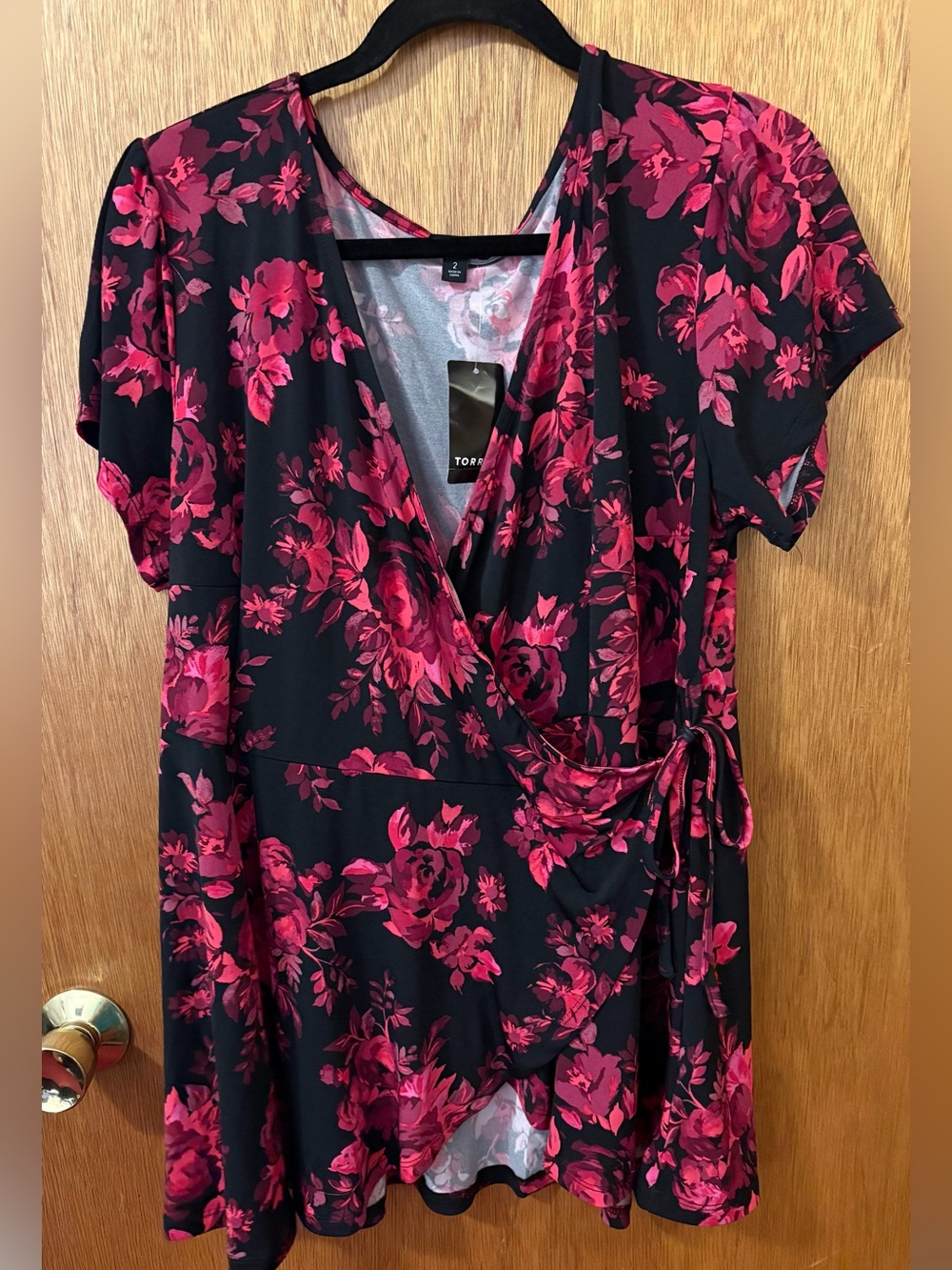 torrid Black & Fuchsia Floral Surplice Tie Wrap Top NWT